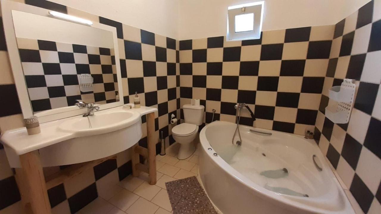 White Manolia Cottage Kato Korakiana Zewnętrze zdjęcie
